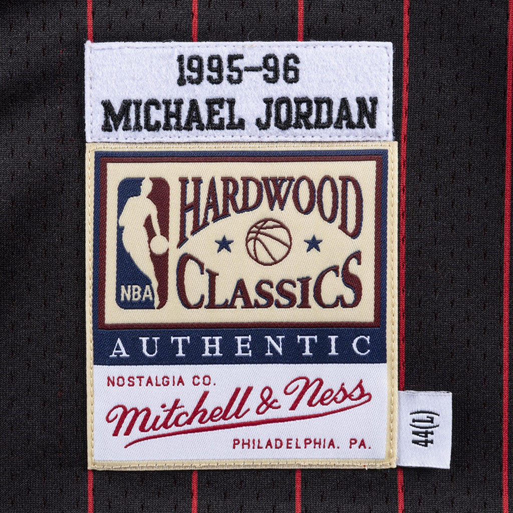 Chicago Bulls Mitchell & Ness Authentic Jersey Michael Jordan 1997-98