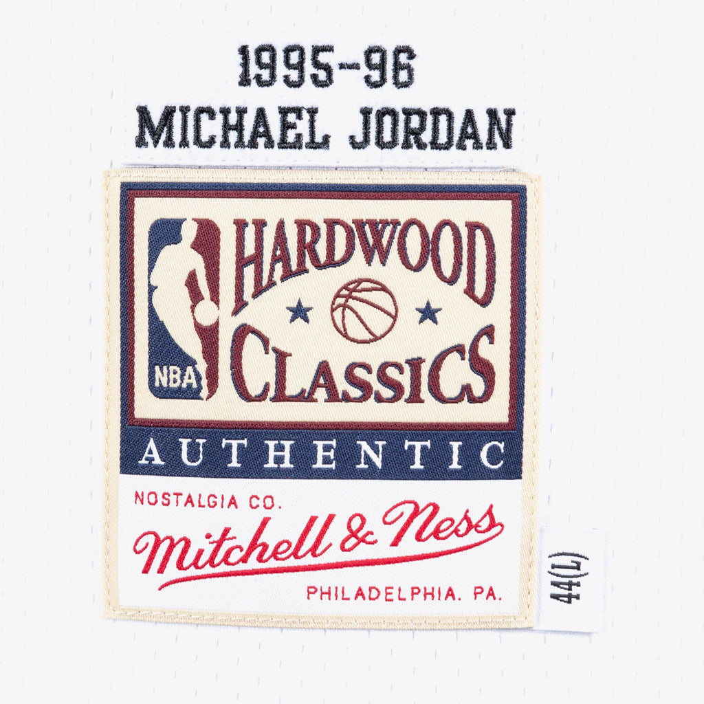 Chicago Bulls Mitchell & Ness Authentic Jersey Home Michael Jordan 1995-96