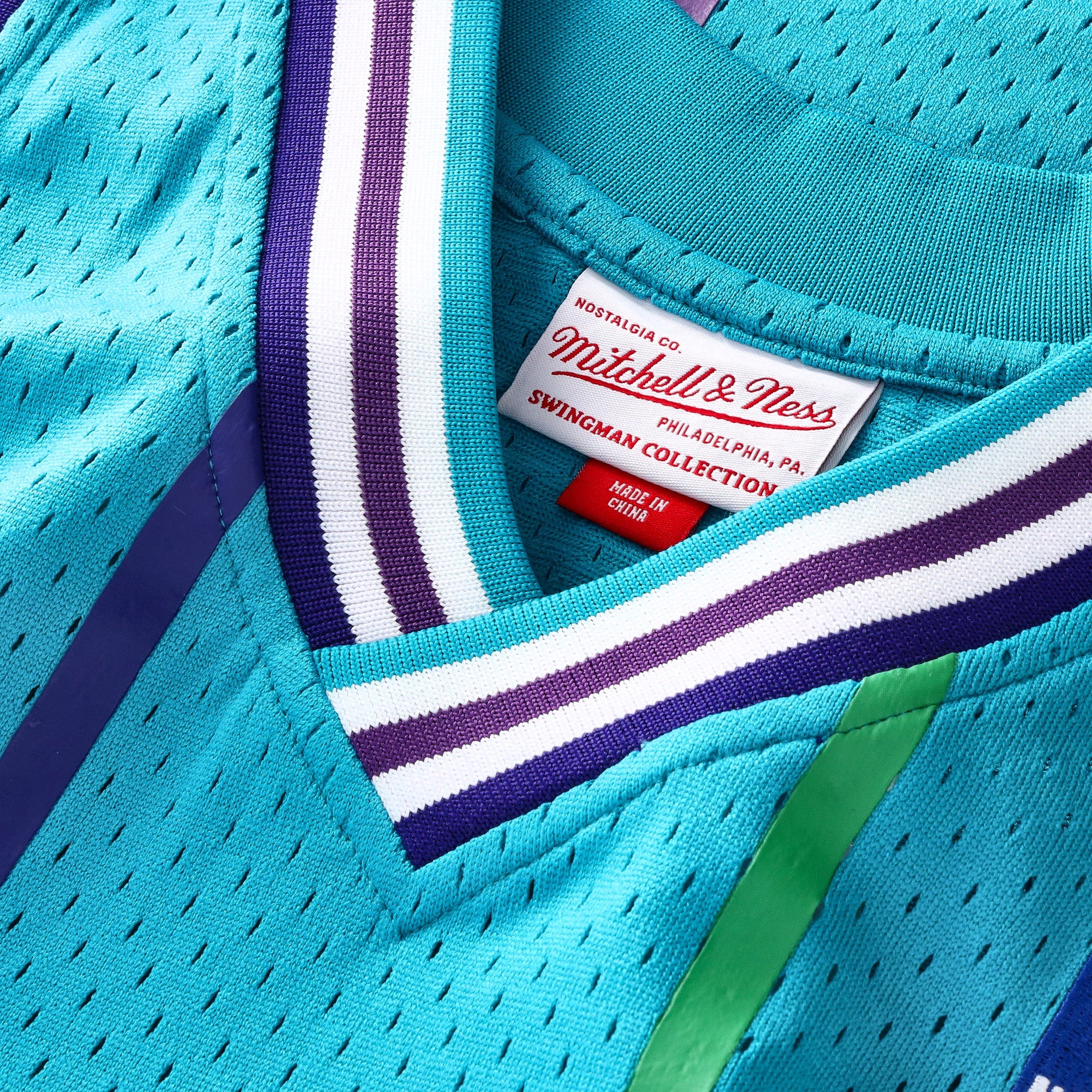 Charlotte Hornets NBA Mitchell & Ness Swingman Jersey - Alonzo Mourning