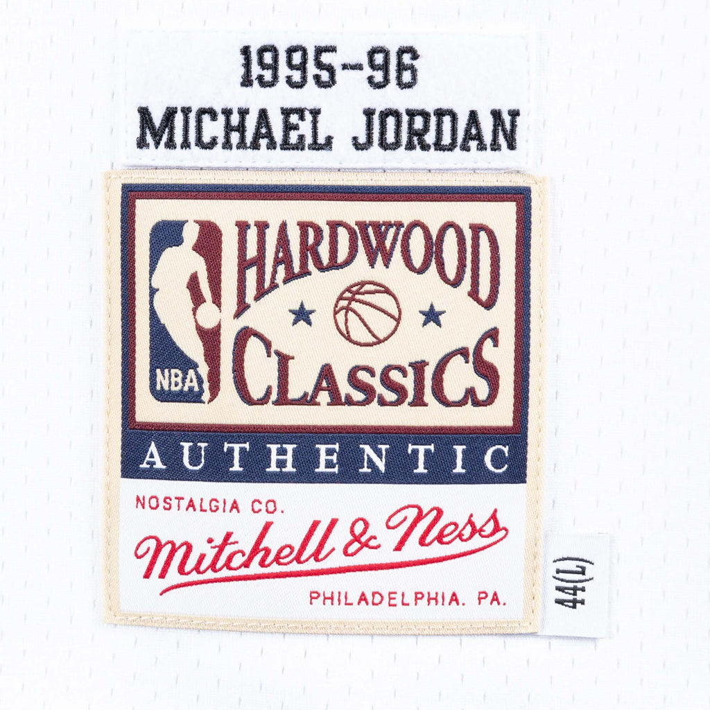 Chicago Bulls Mitchell & Ness Authentic Jersey Home Michael Jordan 1995-96