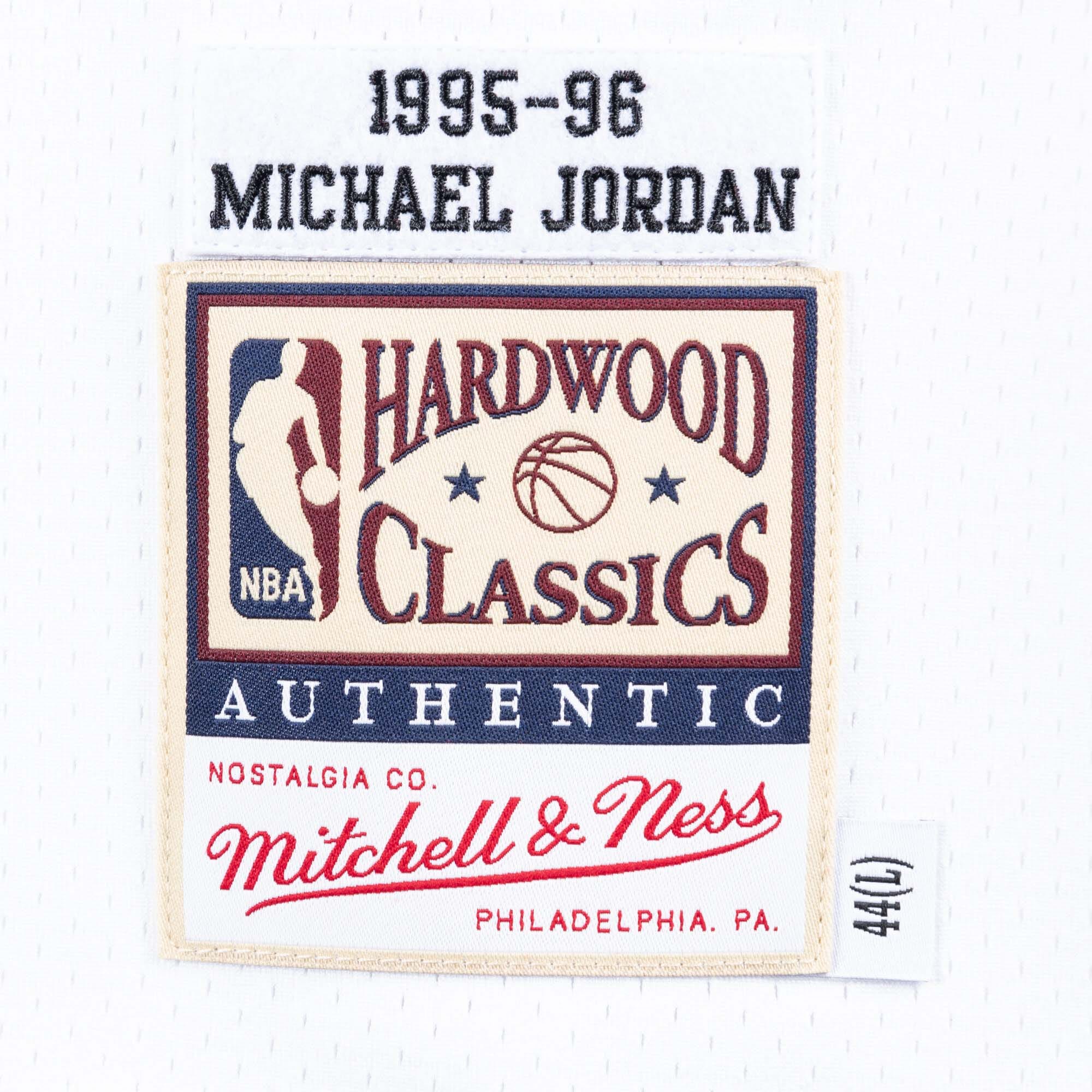 Chicago Bulls Mitchell & Ness Authentic Jersey Home Michael Jordan 1995-96