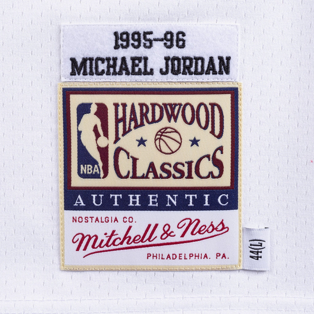 Chicago Bulls Mitchell & Ness Authentic Jersey Michael Jordan 1995-96