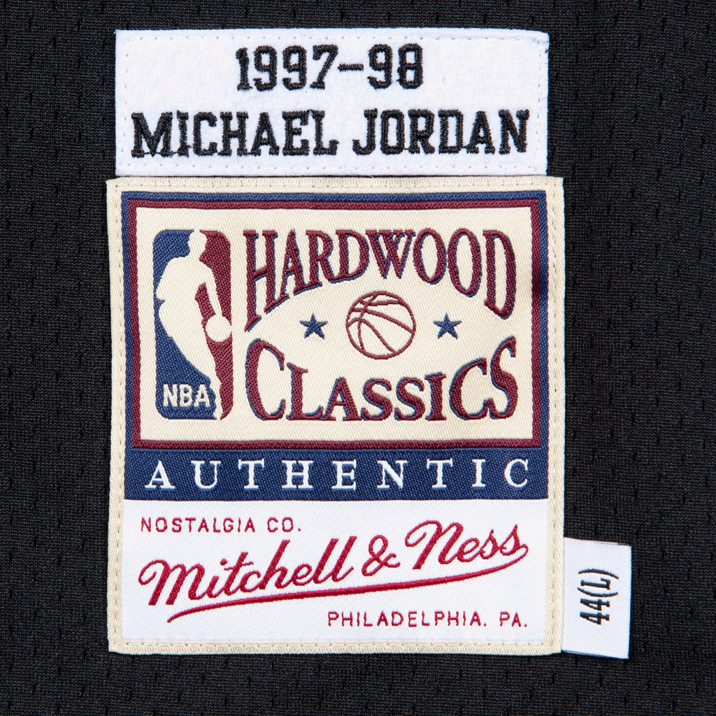Chicago Bulls Mitchell & Ness Authentic Jersey Alternate Michael Jordan 1997-98