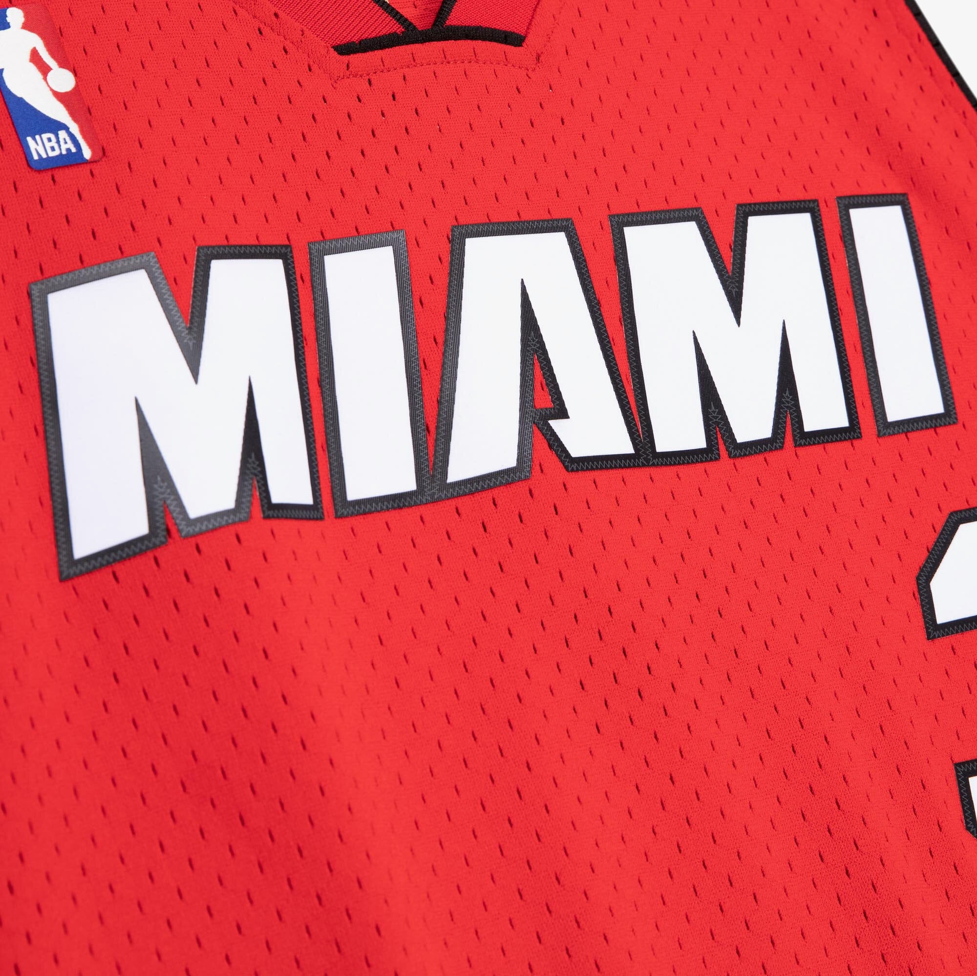 Miami Heat Mitchell & Ness Swingman Jersey Alternate Dwayne Wade 2005-06
